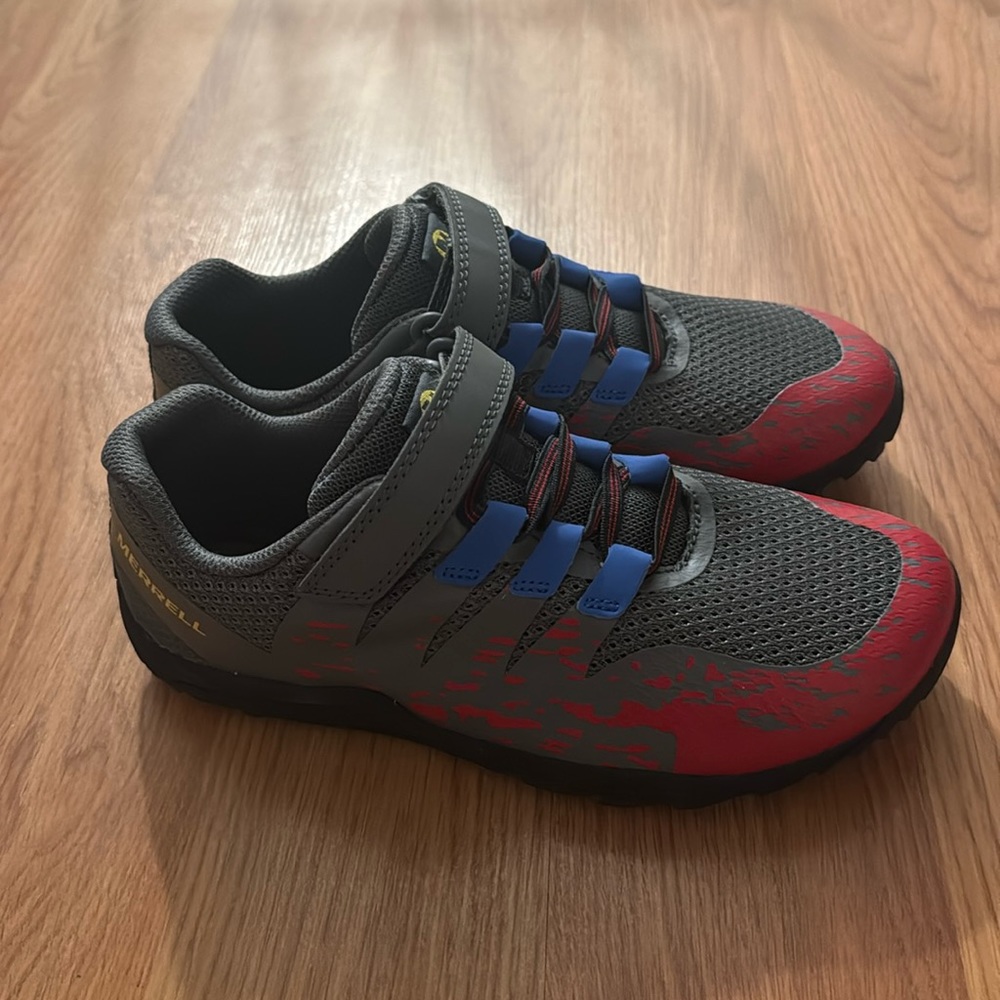 Merrell sneakers, NEW